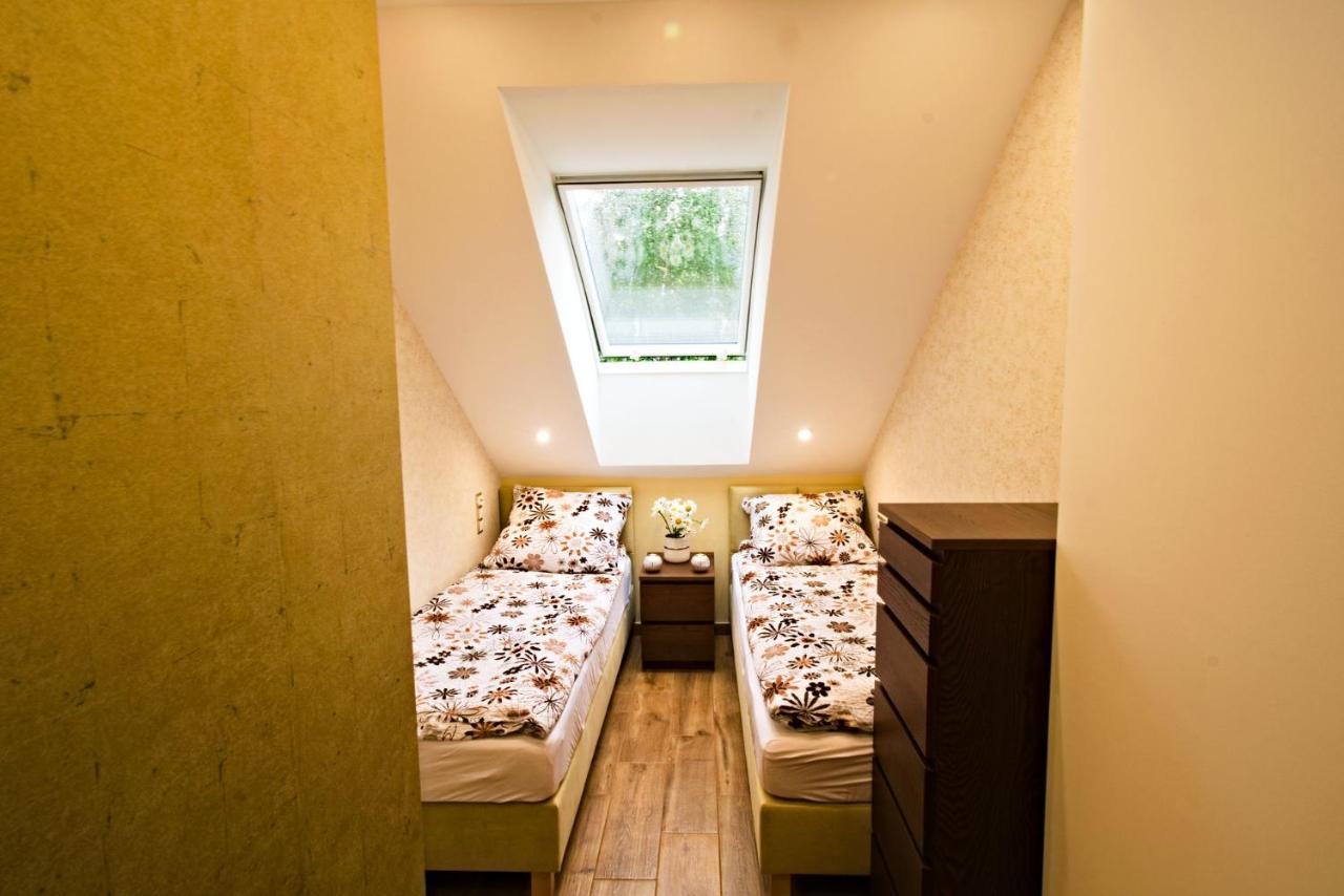 Daisy - Sunny Flowers Apartments Lukecin Luaran gambar