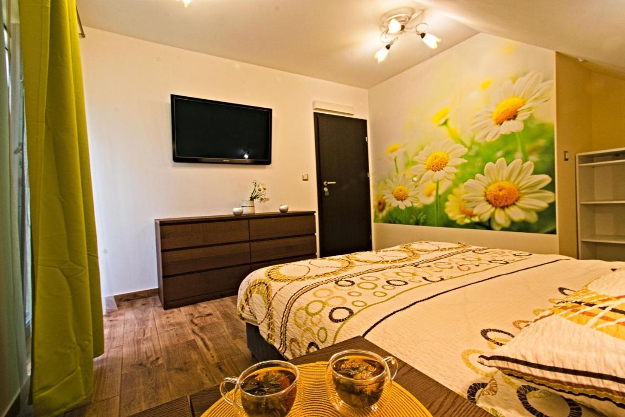 Daisy - Sunny Flowers Apartments Lukecin Luaran gambar